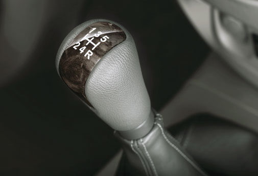 Toyota Innova 2.5 LE 7 Seater 2014 Gear