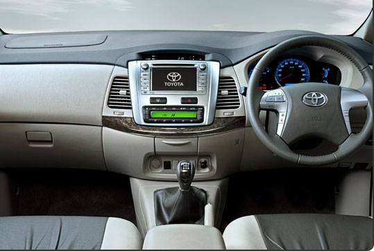 Toyota Innova 2.5 LE 7 Seater 2014 Steering