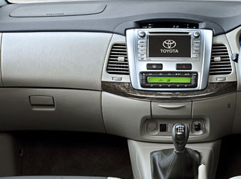 Toyota Innova 2.5 LE 7 Seater BSIII 2014 Music