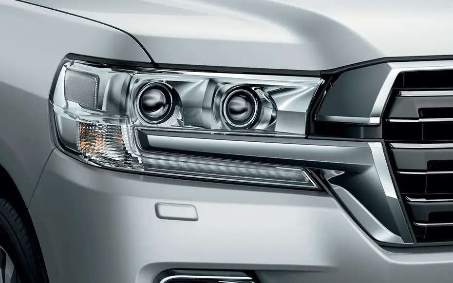 Toyota Land Cruiser 200 GX headlight view
