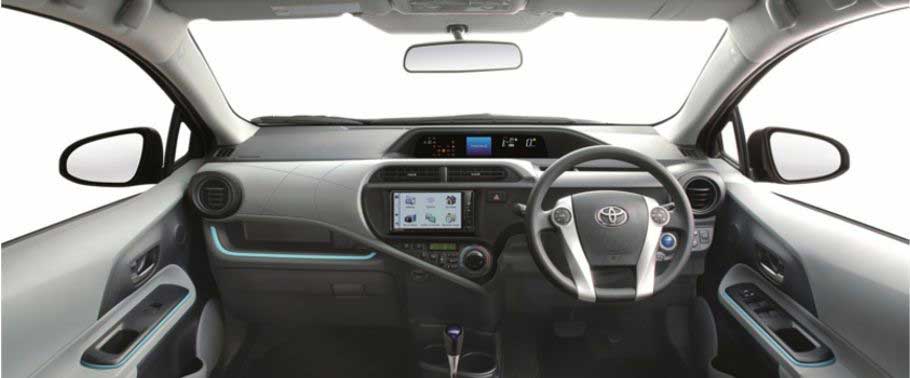 Toyota Prius 1.8 Z5 Interior front view