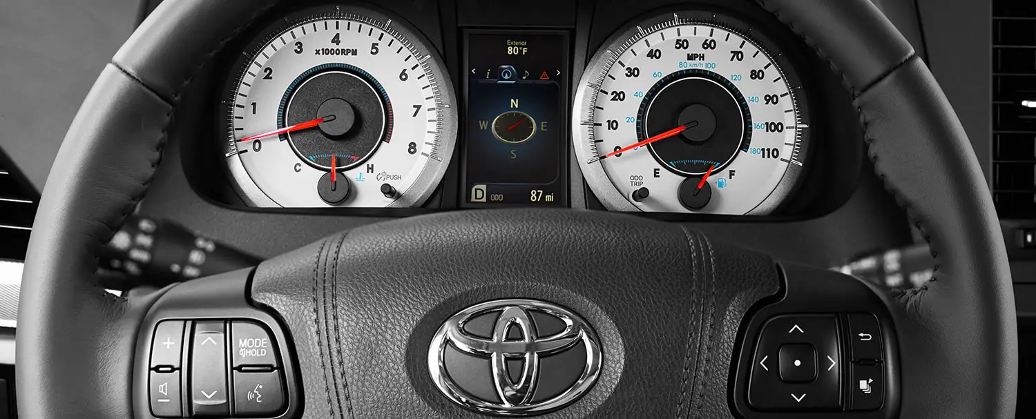 Toyota Sienna LE 2015 Speedometer