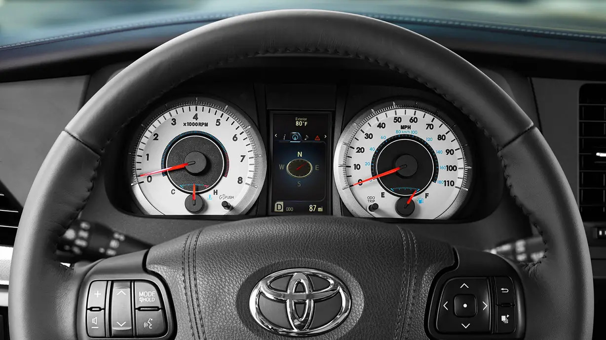 Toyota Sienna LE 2016 interior Speedometer view