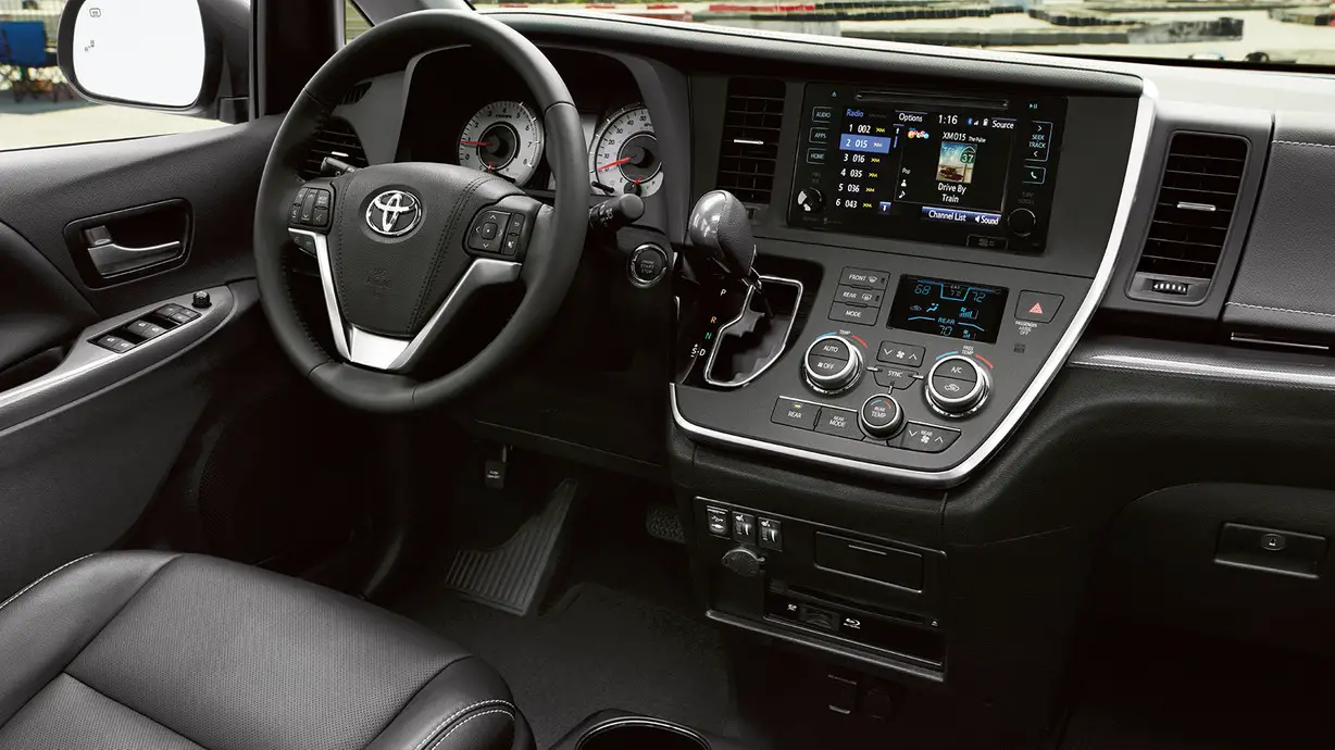 Toyota Sienna LE 2016 interior front cross view