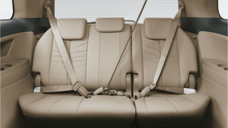 Toyota Tarago GLI V6 interior rear view