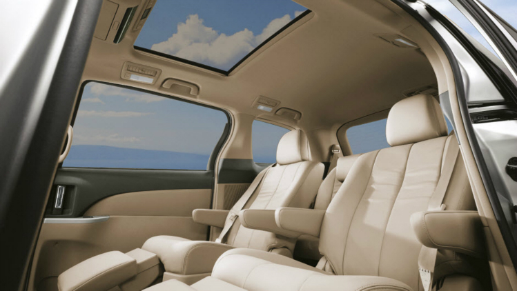 Toyota Tarago Gli interior front seat and sunroof view