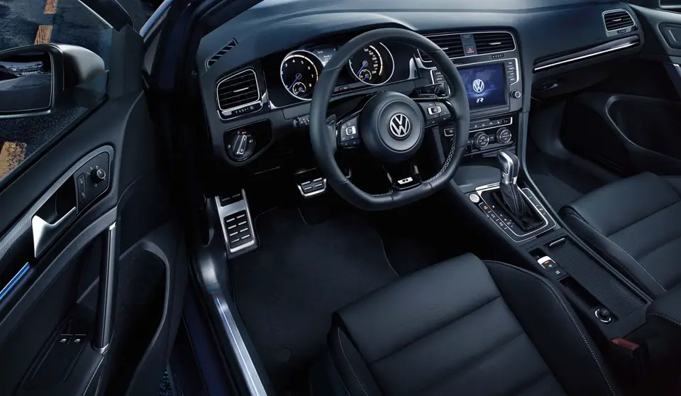 Volkswagen Golf GTI Club Sport interior view