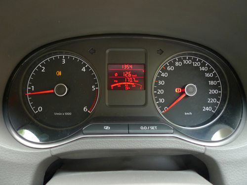 Volkswagen Vento Highline Petrol 1.6L AT Speedometer View