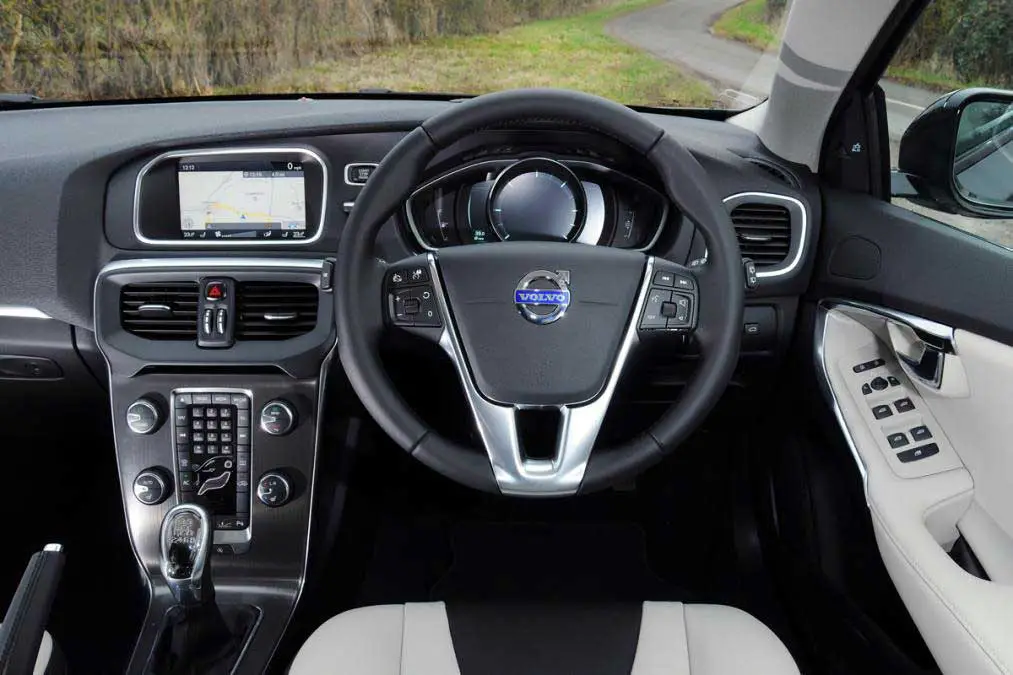 Volvo V40 D3 Kinetic Interior steering