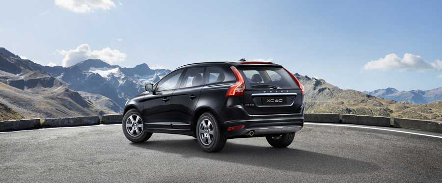 Volvo XC60 Kinetic D4 Exterior rear cross view