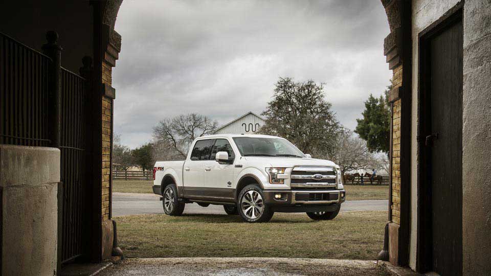 Ford F-150 King Ranch 2015 Exterior front cross view