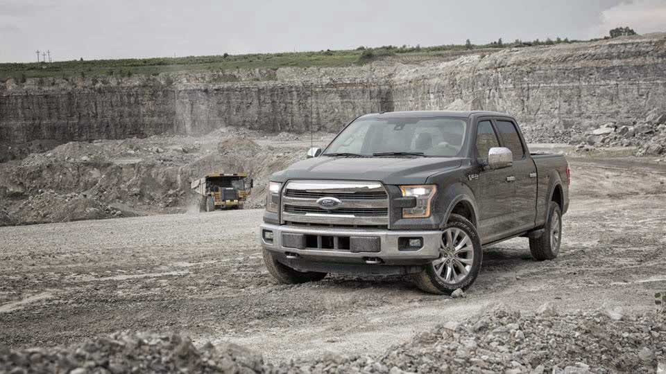 Ford F-150 XL Platinum 2015 Exterior front cross view
