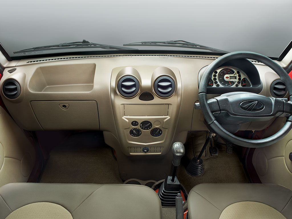 Mahindra Supro MaxiTruck interior