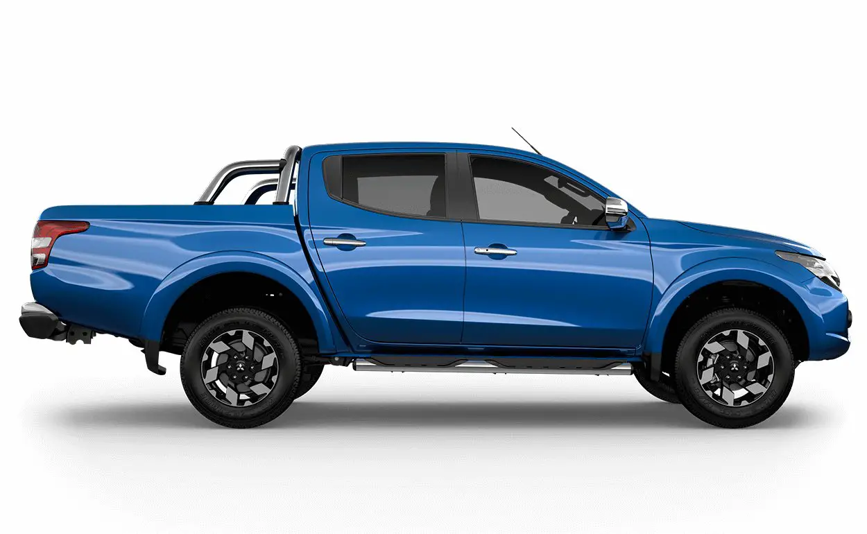 Mitsubishi Triton Exceed 4WD Double Cab side view