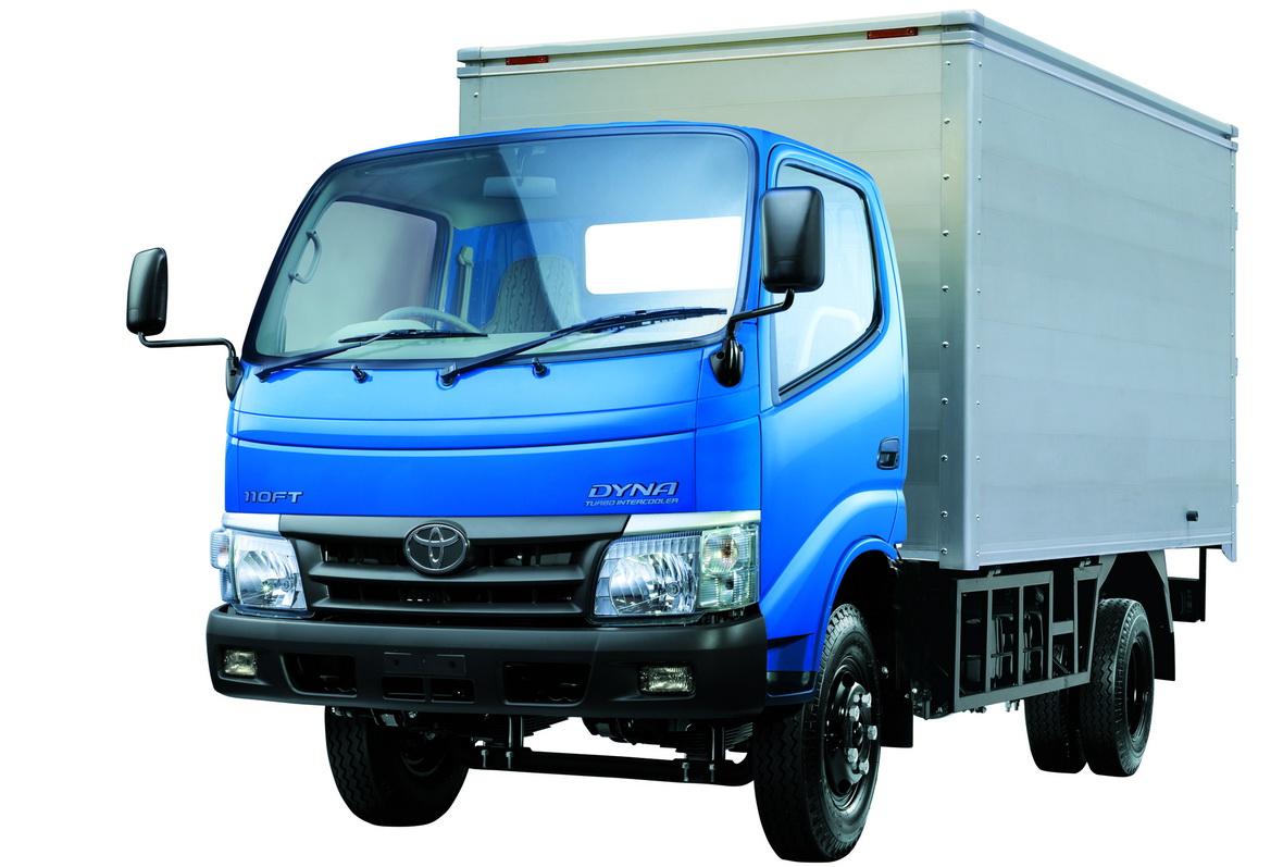 Toyota Dyna 110FT front cross view
