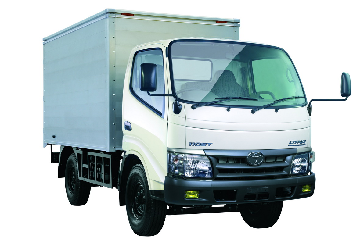 Toyota Dyna 110ST front cross view