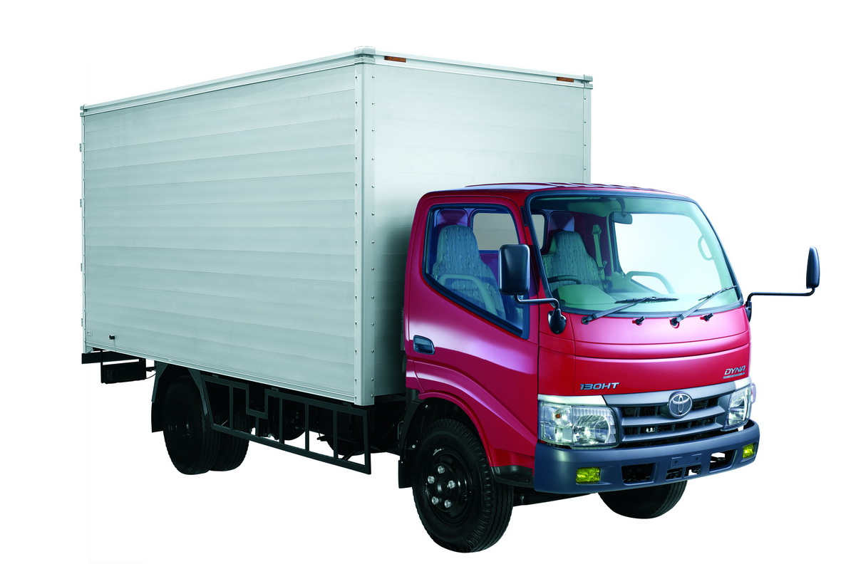 Toyota Dyna 130HT front cross view