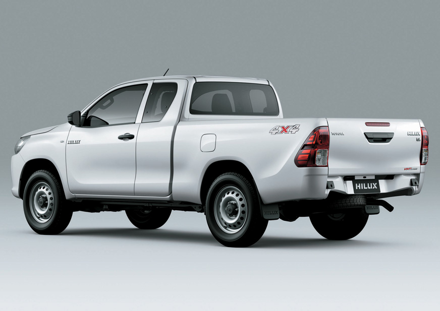 Toyota Hilux S Cab 2.5 M/T rear cross view